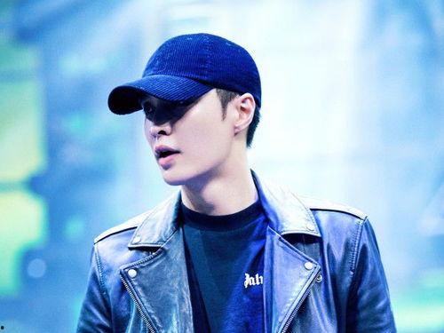 吃瓜娱乐张艺兴,吃瓜娱乐背后的实力派偶像